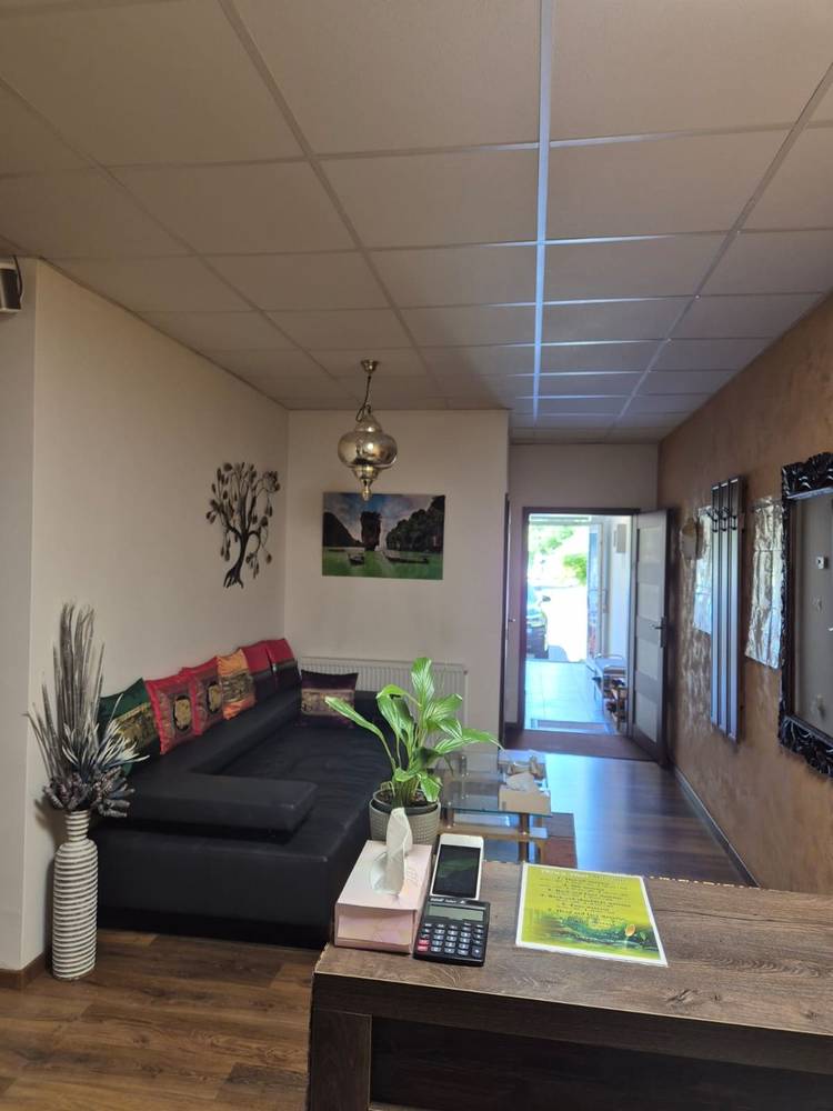 Salon entrance and reception